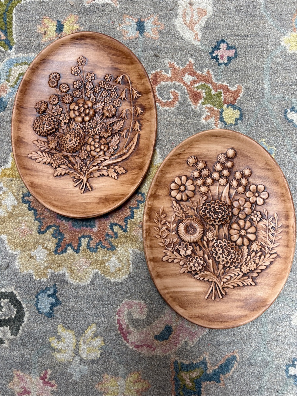 1981 Ceramic Floral Wall Plaques Set of 2 - Picture 10 of 12